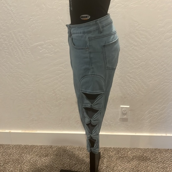 Capris pants - Picture 3 of 3